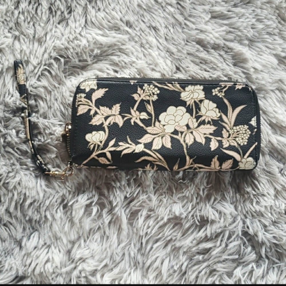 BLACK FLORAL WRIST WALLET